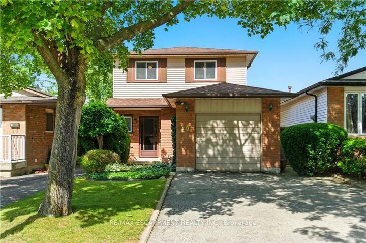39 Megna Court — photo 1
