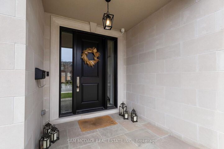 Property Photo: 4 Iroquois Avenue ON L5G 1M6