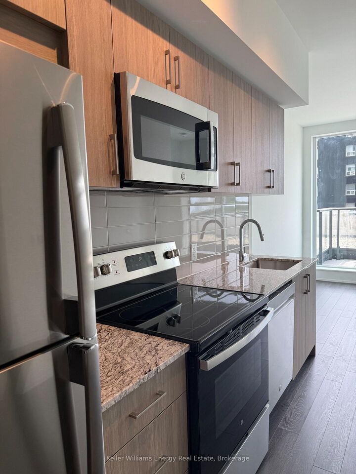 Property Photo:  4010 Eglinton Avenue W 713  ON M9A 4M2 