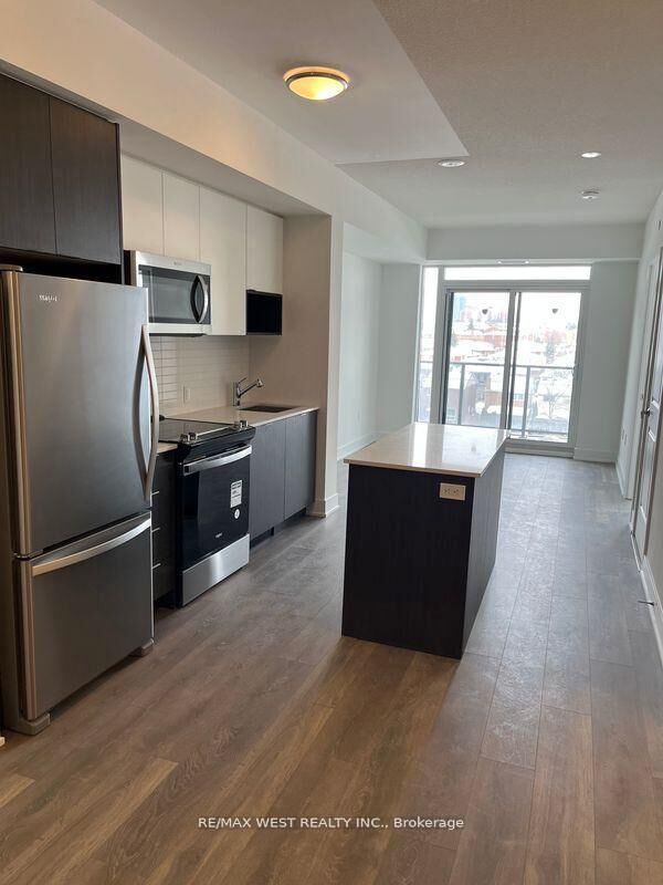 Property Photo:  202 Burhamthorpe Road E 506W  ON L5A 0B2 