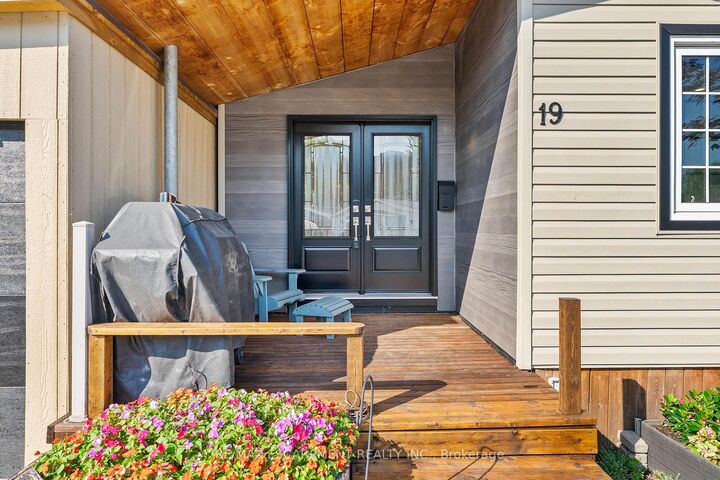 Property Photo:  3233 Derry Road E 19  ON L4T 1A8 