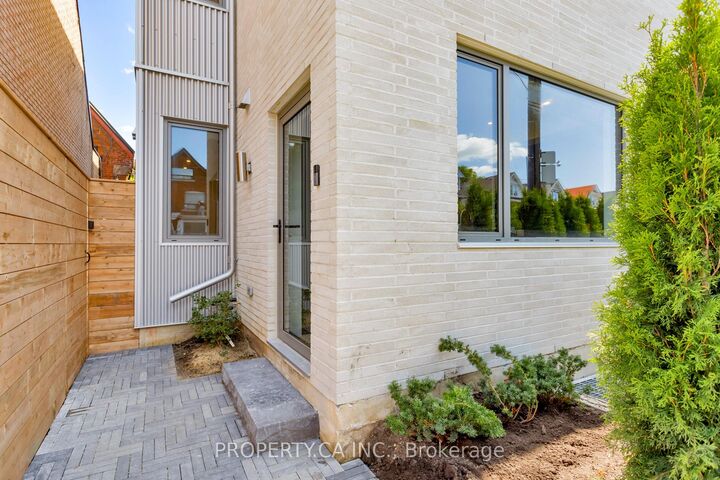 Property Photo:  301 Keele Street Unit #1  ON M6P 2K5 