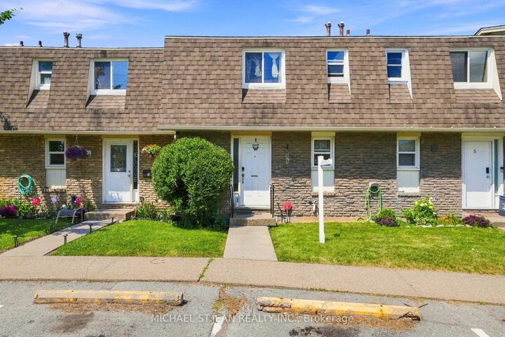 Property Photo:  131 Rockwood Avenue 4  ON L2P 3K4 