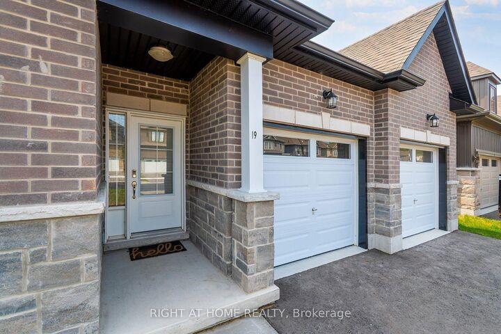 19 Hillcroft Way — photo 1