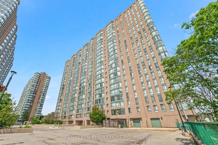 Property Photo:  145 Hillcrest Avenue 1907  ON L5B 3Z1 