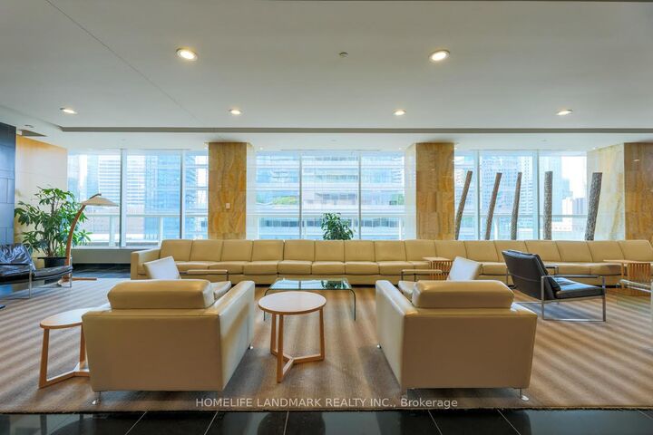 55 Bremner Boulevard 4003 — photo 1