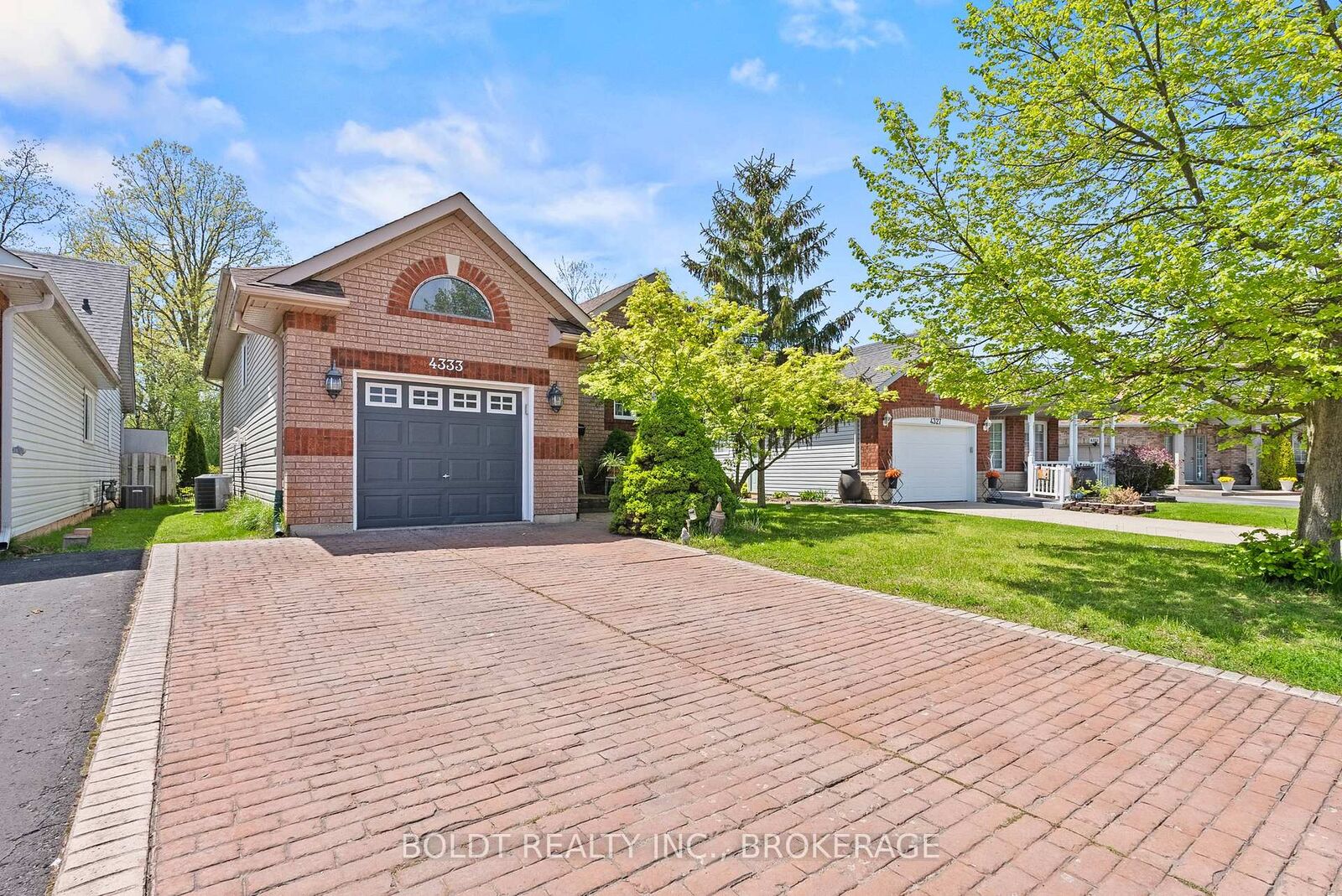 Property Photo: 4333 Southerland Court ON L2G 7W4