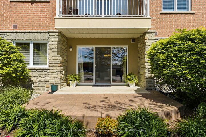 Property Photo:  15 Heartwood Drive 101  ON K8P 5P4 