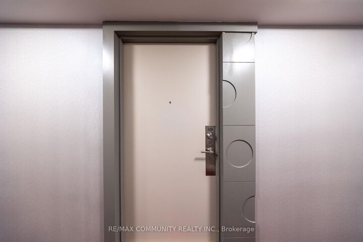 Property Photo: 20 Meadowglen Place 429 ON M1G 0A9