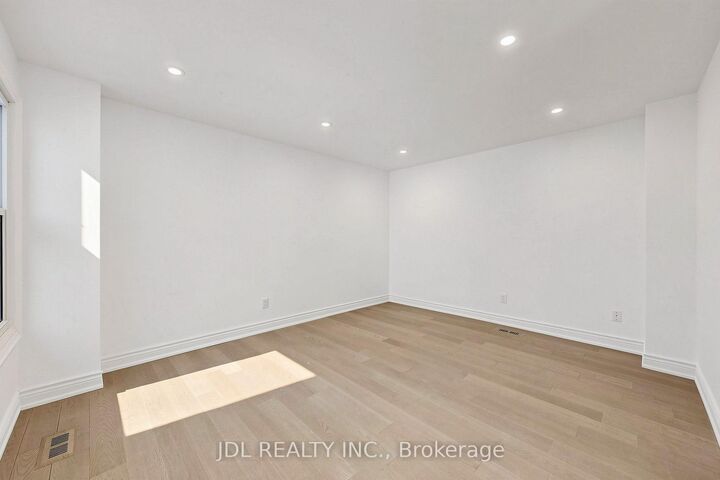 Property Photo: 129 Appleby Crescent ON L3R 4L1