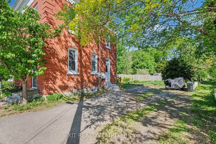 Property Photo: 5505 Osgoode Main Street ON K0A 2W0