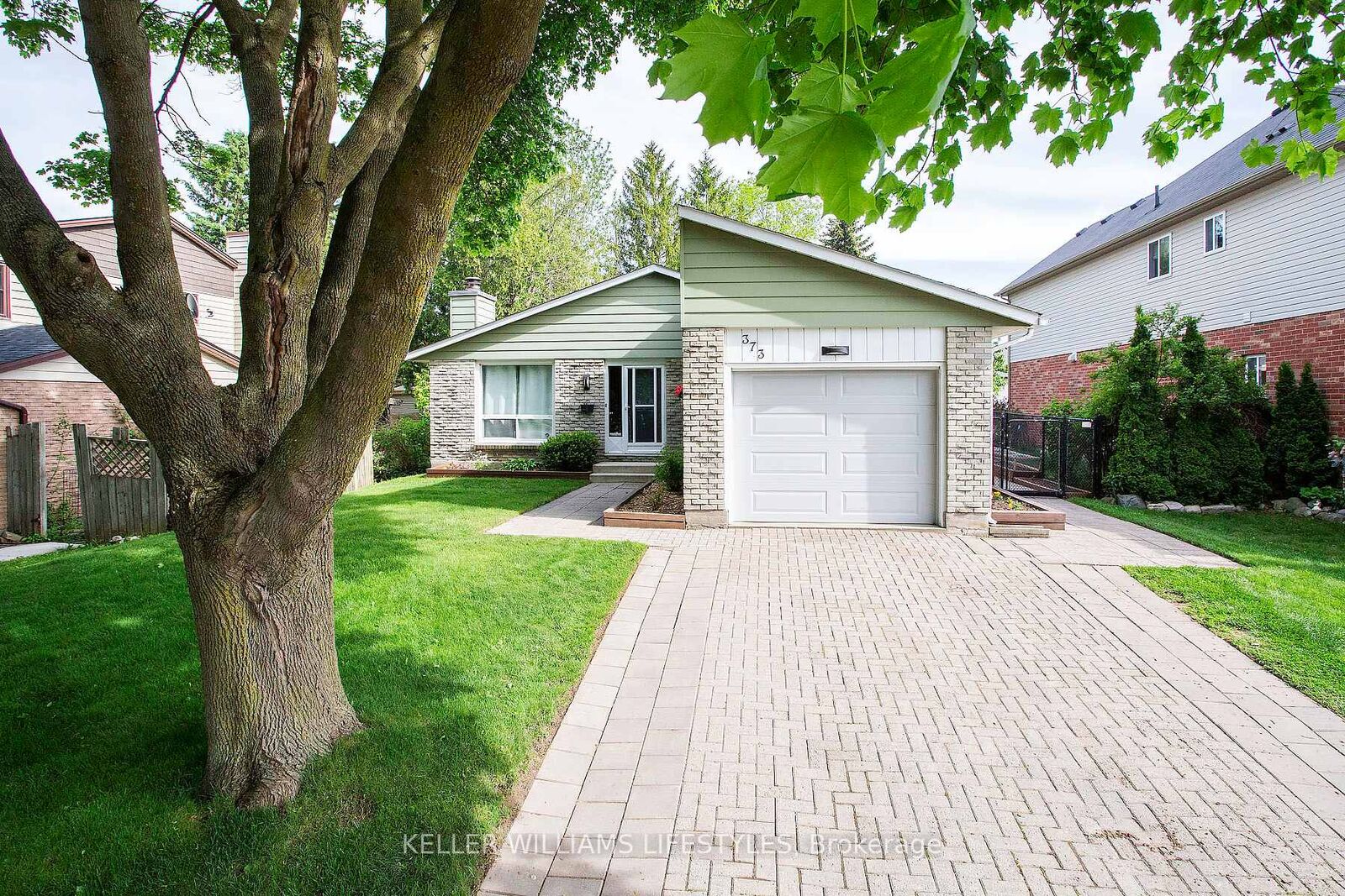 Property Photo: 373 Blackacres Boulevard ON N6G 3E5