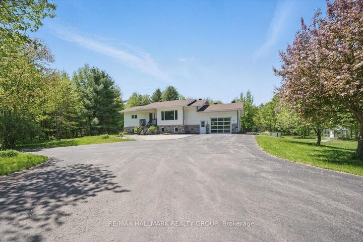 1720 Des Pins Road — photo 1