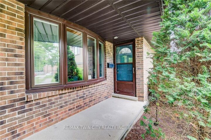 Property Photo:  285 Sandowne Drive 15  ON N2K 2C1 