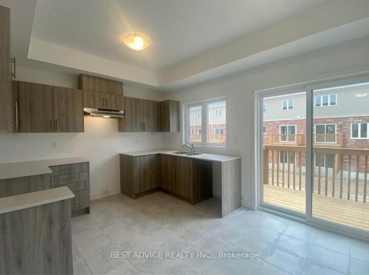 Property Photo:  9 Pumpkin Corner Crescent  ON L9J 0T5 