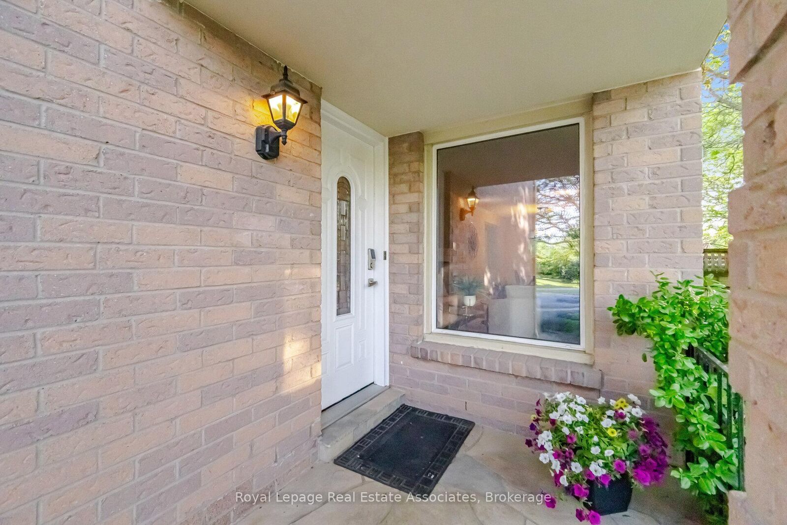 Property Photo:  1308 Valerie Crescent  ON L6J 7E2 