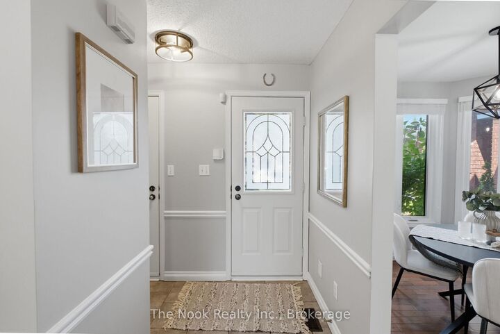 Property Photo: 5 Fieldcrest Avenue ON L1E 2X3