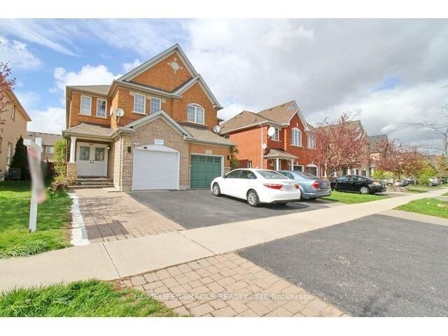 Property Photo: 3157 Bentley Drive ON L5M 6V8
