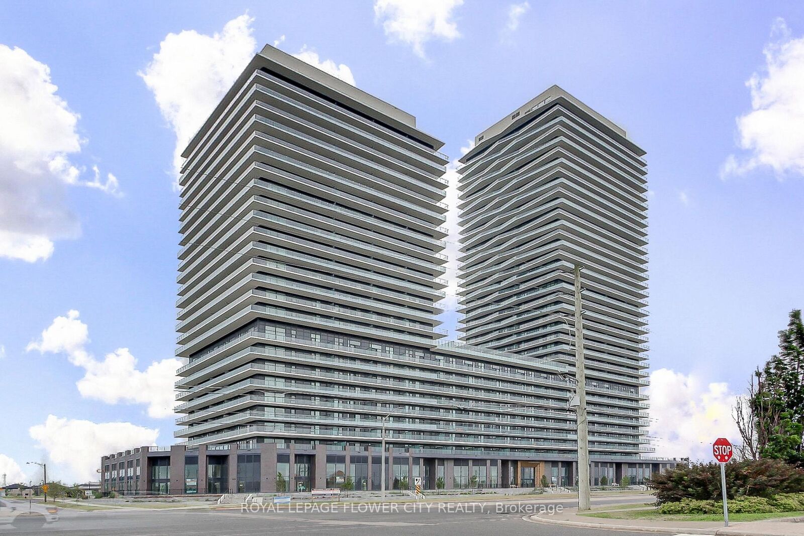 Property Photo:  15 Skyridge Drive 1601  ON L6P 4S3 
