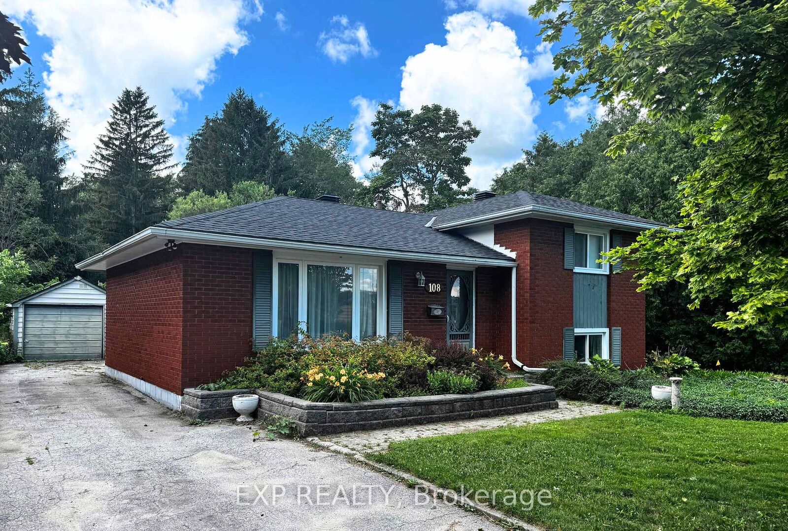 Property Photo:  108 Katherine Street  ON L9Y 3R5 