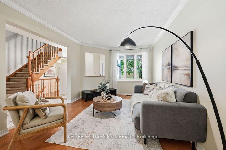 Property Photo: 15 Locheland Crescent ON K2G 6H2