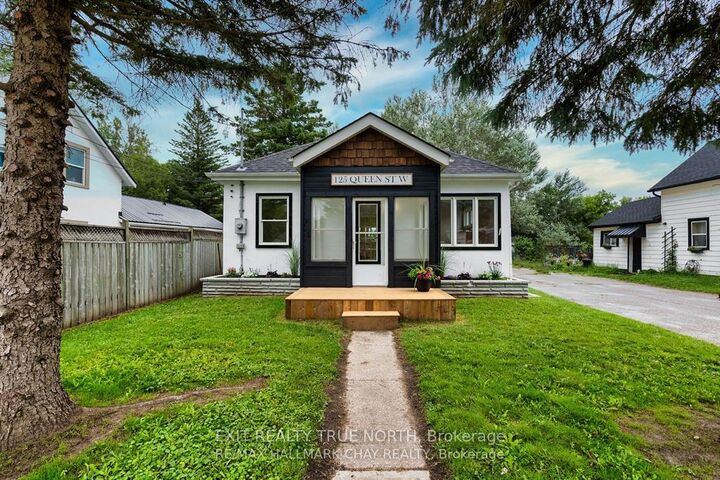 125 Queen Street W — photo 1