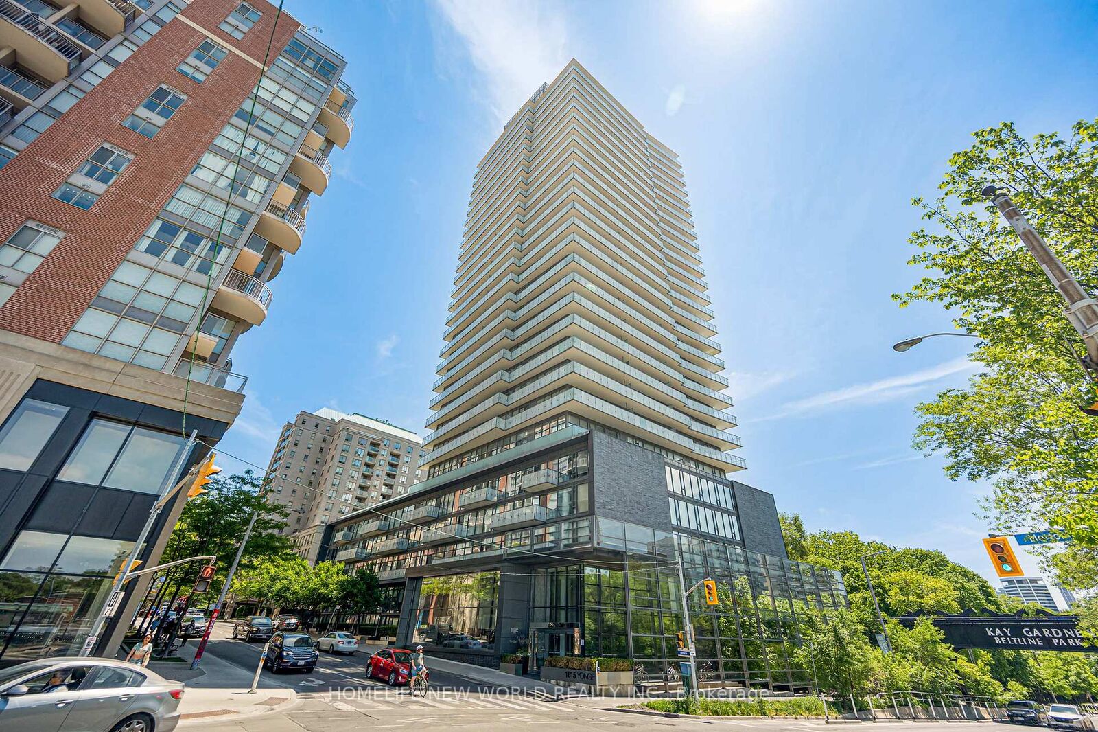 Property Photo: 1815 Yonge Street 1605 ON M4T 2A4