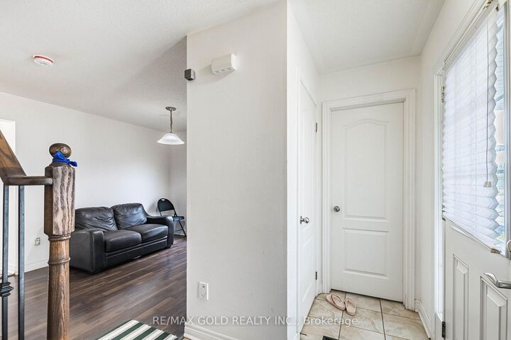 Property Photo: 5 Denali Crescent ON L6P 3P6