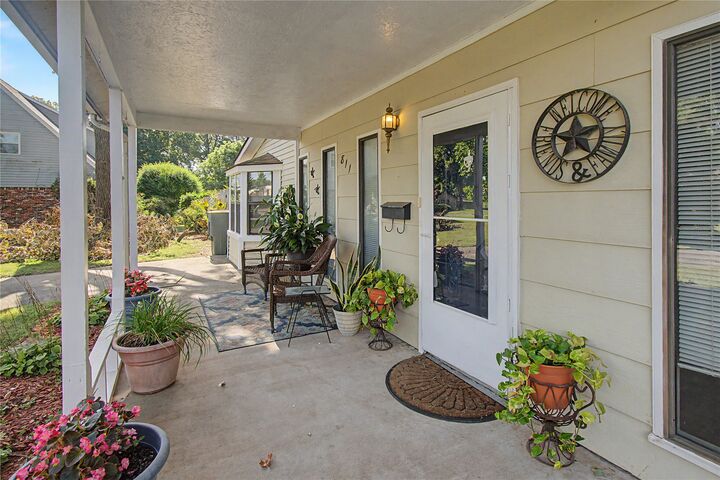 Property Photo:  811 W Downing Street  OK 74464 