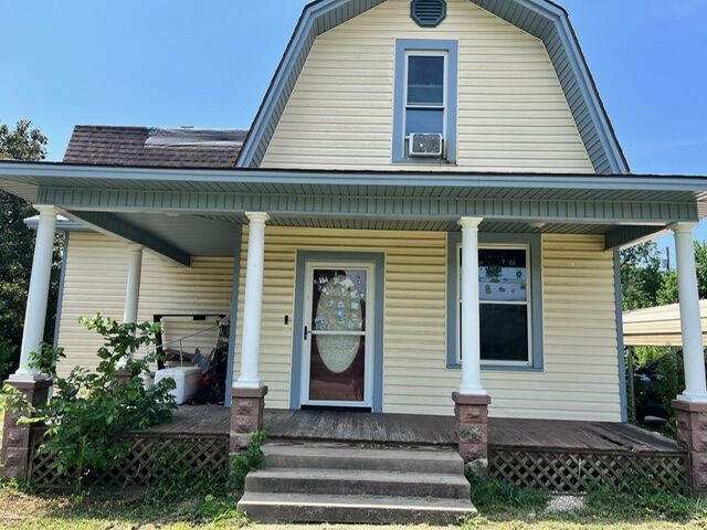 Property Photo: 1623 E Broadway Street OK 74403