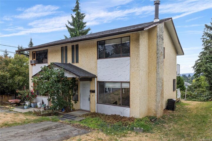 Property Photo: 826 Holly Hill Rd BC V9R 5T1