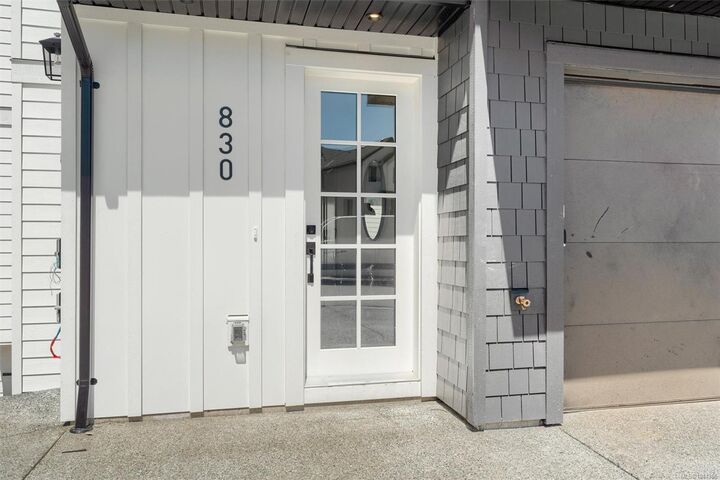 Property Photo:  830 Blackbird Pl  BC V9B 6H4 