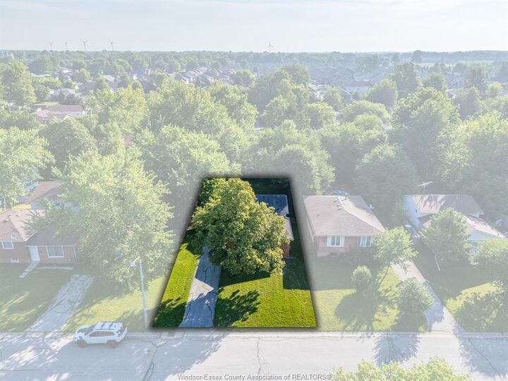 Property Photo: 105 Kim Court ON N8M 2Z8