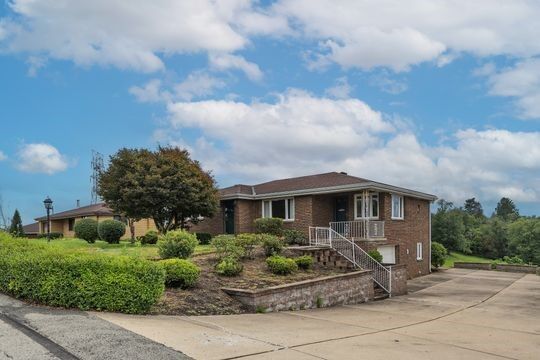 Property Photo:  107 Greenridge Drive  PA 15063 