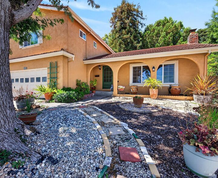 Property Photo: 901 Catalpa Way CA 94954