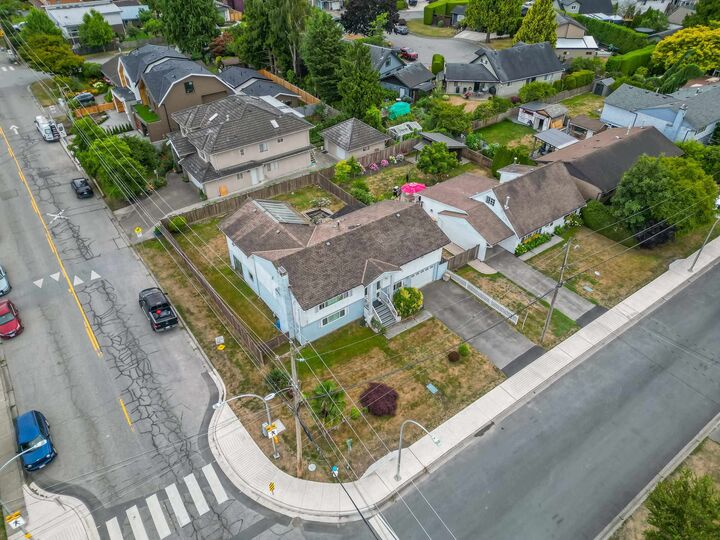 Property Photo: 4630 44B Avenue BC V4K 1H4