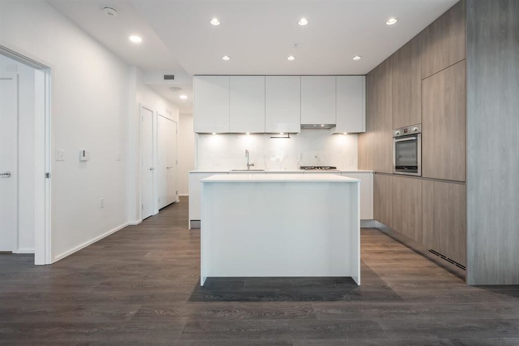 Property Photo:  4650 Brentwood Boulevard 4411  BC V5C 0M3 