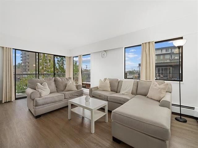 Property Photo: 11957 223 Street 301 BC V2X 5Y4