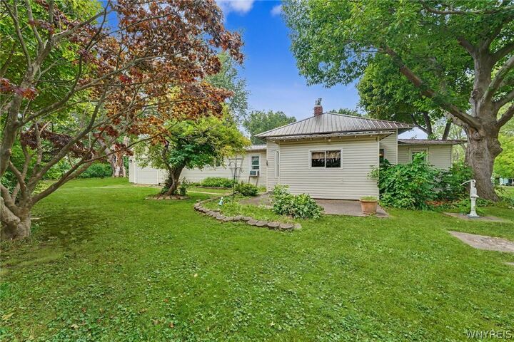 Property Photo:  10604 Lake Shore Road  NY 14081 