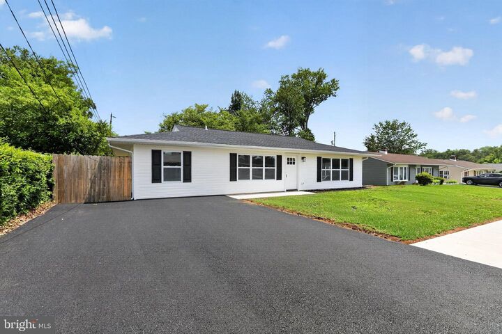 Property Photo:  10 Carlin Lane  DE 19713 