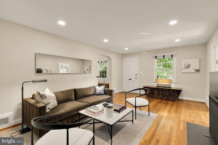 Property Photo:  517 Janneys Lane  VA 22302 