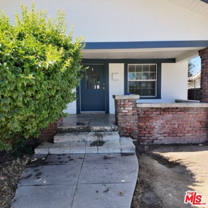 Property Photo:  2416 Chester Ln  CA 93304 