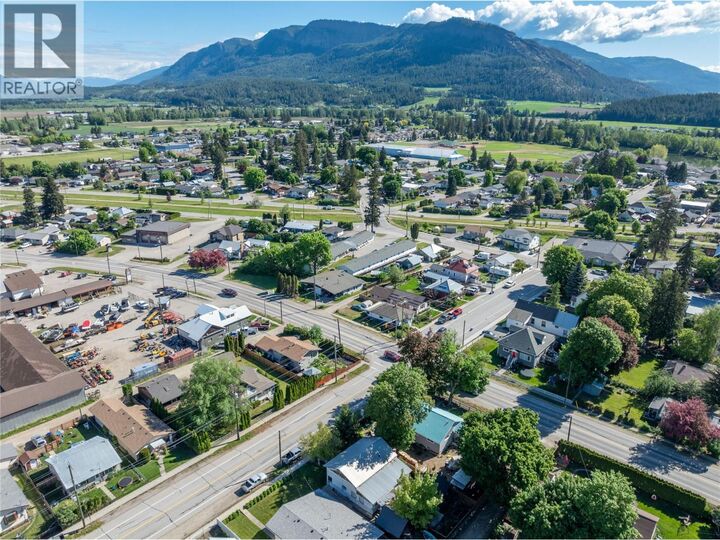 Property Photo:  704 Knight Avenue  BC V0E 1V0 