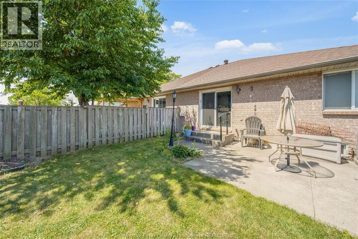 Property Photo:  1556 Heatherglen Drive  ON N8N 5B4 