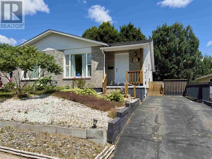 Property Photo: 136 Frobel Dr ON P5A 3A2