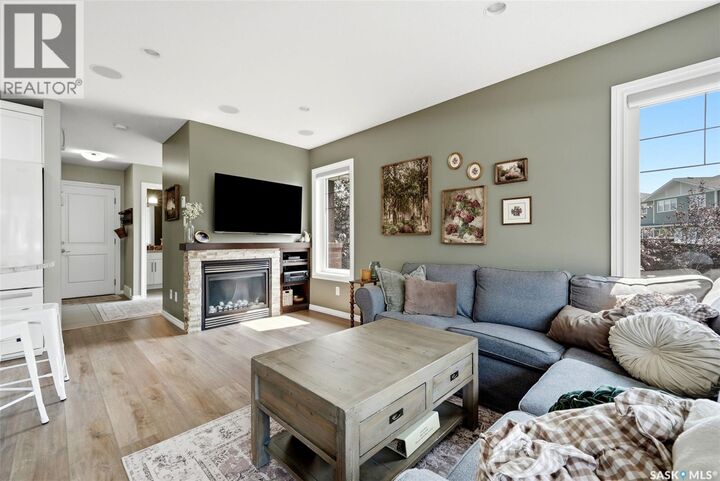 Property Photo:  213 4002 Sandhill Crescent  SK S4V 3J1 