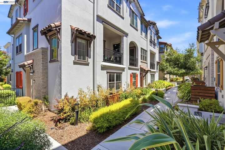 Property Photo: 332 Harcot Ter CA 94085