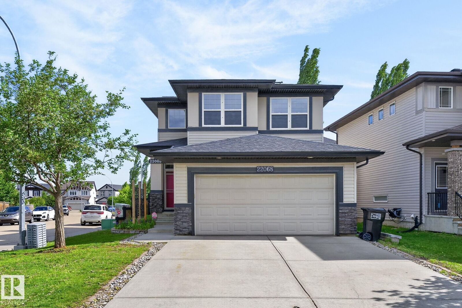 Property Photo:  22068 95 Avenue NW  AB T5T 4A8 