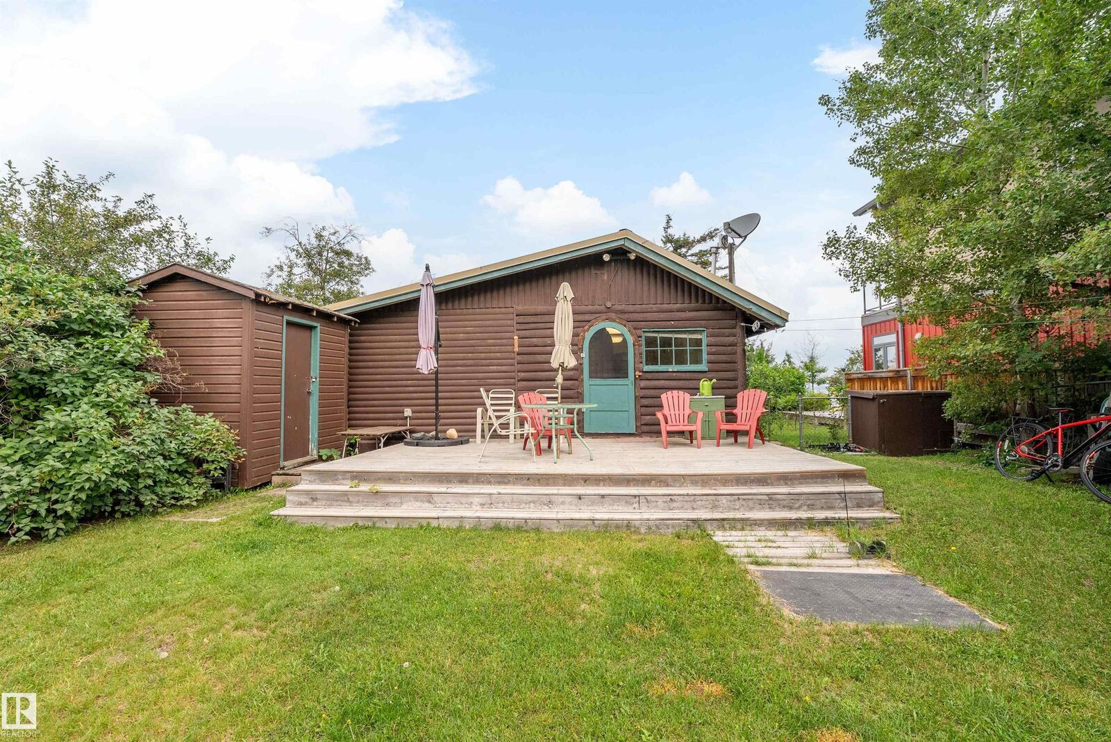 Property Photo: 207 1st Avenue AB T0C 1X0