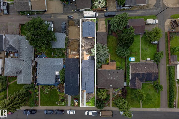 Property Photo:  5604 105 Avenue NW  AB T6A 1A6 